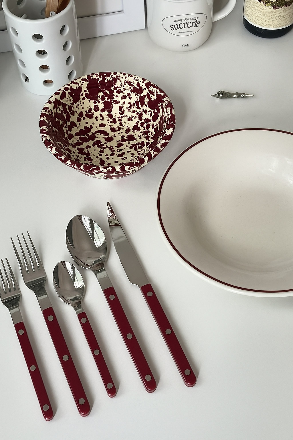 Retro Scarlet Red Rim 4-Piece 10'' Flat Plate Set