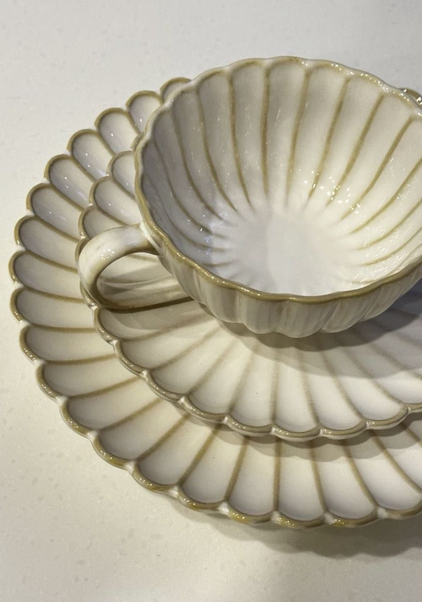 Scalloped 4-Piece Dinnerware Set