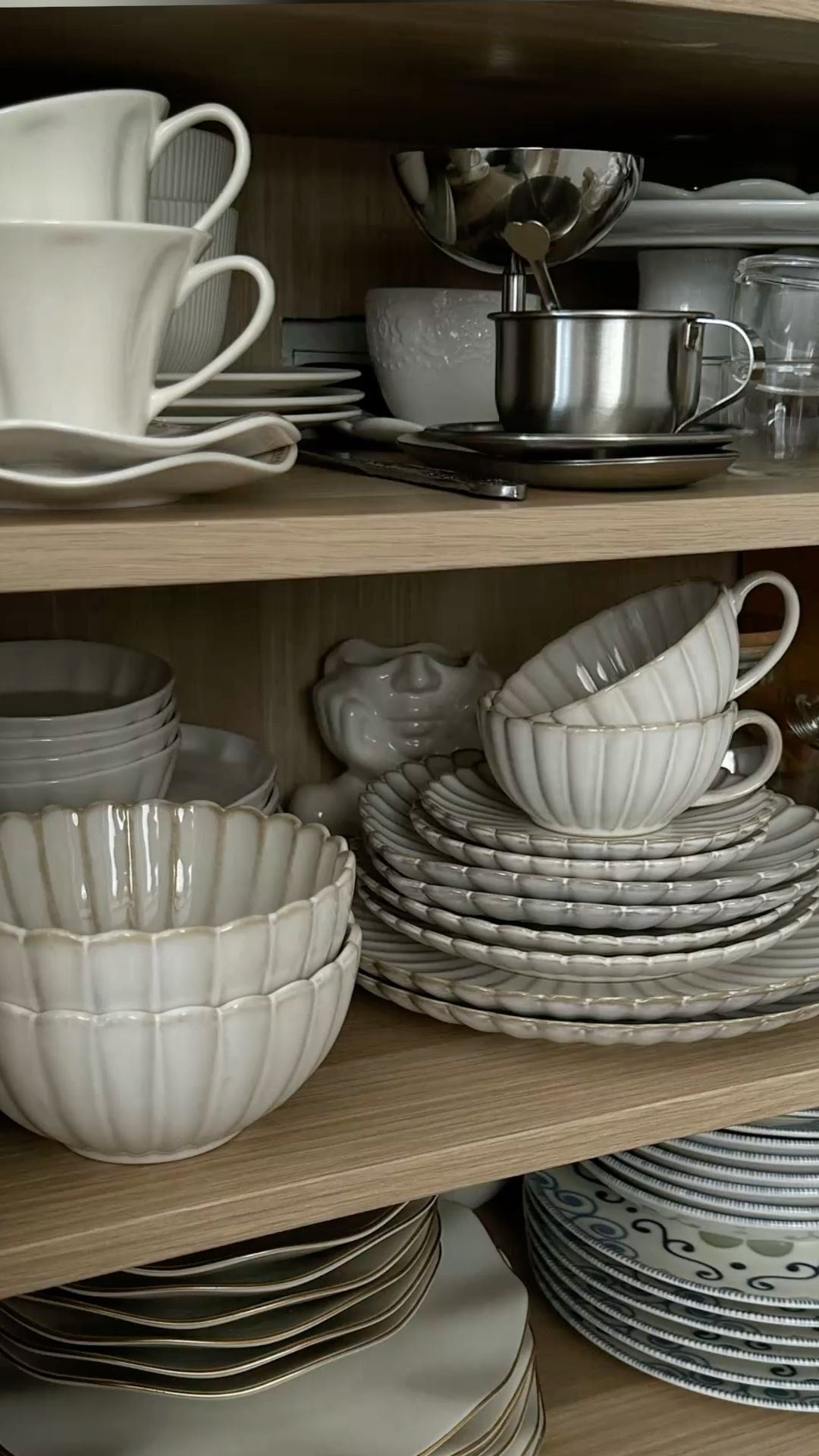 Scalloped 4-Piece Dinnerware Set